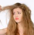 Como saber se o cabelo precisa de hidratação ou reconstrução. Foto: SaúdeLAB