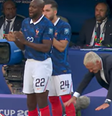 Técnico francês faz reverência para Mbappé  Foto: Reprodução