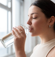 A verdade sobre beber água morna ao acordar, segundo especialista  Foto: Freepik