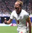 Kane marcou os dois gols que deram a classificação para a Inglaterra sobre a RD Congo –  Foto: Divulgação / England / Jogada10