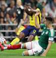 Enner Valencia corre para comemorar seu gol contra Honduras, na Copa de 2014 –  Foto: Jamie Squire/Getty Images / Jogada10