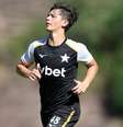 Volante Arthur Novaes em treino com profissionais - Foto: Vitor Silva / Botafogo / Jogada10