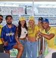 Virginia e seus amigos posam juntos durante jogo do Brasil  Foto: Reprodução | Instagram