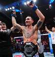 Max Holloway com o cinturão BMF Foto: Divulgação/UFC / Esporte News Mundo