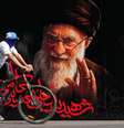 Retratos de Ali Khamenei estão por toda a parte em Teerã. (03/06/2026)  Foto: RFI