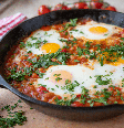 Feijão-branco com ovos ao molho de tomate Foto: Angelika Heine | Shutterstock / Portal EdiCase