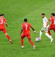 Mahrez em ação com a camisa da Argélia contra a Suíça - Foto: Fran Santiago/Getty Images / Jogada10