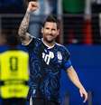 Argentina, atual campeã, jogará com a camisa azul escura. Os calções e meiões serão pretos, com detalhes em branco  Foto: Action Plus / Alamy