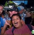 Garoto é empurrado por torcedor em entrada ao vivo da Globo.  Foto: Reprodução/ Redes Sociais