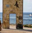 Papa Leão XIV visitou a “Porta da Europa”, monumento simbólico voltado para o Mediterrâneo.  Foto: RFI