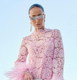 Os novos Adidas com renda na cor 'Dusty Rose' superaram os Samba em tudo: mais românticos, mais confortáveis e muito mais bonitos. Foto: Reprodução/Instagram, @sabrinasato / Purepeople