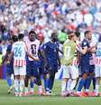 Clima esquentou após o apito final de França x Paraguai, neste sábado (4), pelas oitavas de final da Copa - Justin Setterfield/Getty Images Foto: Jogada10
