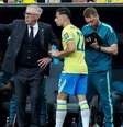 Carlo Ancelotti orienta Martinelli, autor do gol da virada sobre o Japão Foto: Getty / BBC News Brasil