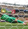 Orjan Nyland defendeu o pênalti cobrado por Bruno Guimarães ainda no primeiro tempo do jogo   Foto: Patrick Smith - FIFA / Getty Images