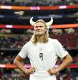Acessório usado por Haaland, craque da Noruega, é um mito vinculado aos vikings  Foto: Photo by Julian Finney - FIFA/FIFA via Getty Images