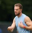 Henderson corre para comemorar gol da Inglaterra com Harry Kane –  Foto: Michael Steele/Getty Images / Jogada10