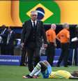 O técnico Carlo Ancelotti e o jogador Vini Jr, do Brasil, após a derrota para a Noruega ao final da partida válida pelas oitavas de final da Copa do Mundo disputada em East Rutherford Nova Jersey, perto de Nova York, nos Estados Unidos, neste domingo, 5 de julho de 2026. 05/07/2026  Foto: ALEXANDRE BRUM/ENQUADRAR/Estadão Conteúdo