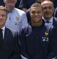 Atacante deu dura resposta à senadora Celeste Amarilla após sofrer ofensas racistas –  Foto: Sarah Steck/ Présidence de la République - Legenda: Presidente Emmanuel Macron manifestou solidariedade a Mbappé, vítima de ofensas racistas / Jogada10