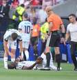 Volante sofreu lesão no joelho ainda no primeiro tempo da partida contra os EUA  Foto: Ercin Erturk/Anadolu via Getty Images