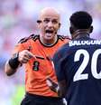  Adham Makhadmeh conversa com Folarin Balogun   Foto: Carl Recine/Getty Images