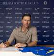 Xabi Alonso no momento em que assinou contrato com os Blues - Foto: Divulgação/Chelsea / Jogada10