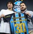 Matheus Nascimento disputará posição com Carlos Vinicius e Braithwaite - Foto: Lucas Uebel / Grêmio FBPA / Jogada10