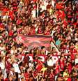 Torcida do Flamengo compareceu em maior número do que a do Benfica. E o jogo foi em Portugal- Foto: Gilvan de Souza / Flamengo / Jogada10