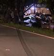 Uma homem e uma mulher, ambos de 20 anos, morreram após Porsche em que estavam bater contra uma árvore e pegar fogo.  Foto: EPTV Campinas/Reprodução / Estadão