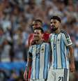 Lionel Messi e Flaco Lopez  Foto: WERTHER SANTANA / Estadão