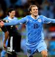 Diego Forlán durante a vitória do Uruguai sobre a Alemanha na Copa de 2010   Foto: Getty Images