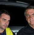 Com decisão de Moraes, Flávio Bolsonaro só poderia voltar a visitar Jair Bolsonaro, que cumpre prisão domiciliar, após o primeiro turno das eleições.  Foto: EVARISTO SA/AFP via Getty Images / BBC News Brasil