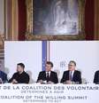 Emmanuel Macron (no centro da imagem) recebeu líderes europeus para a cúpula da “Coalizão dos Voluntários” em apoio à Ucrânia.  Foto: AFP - TERESA SUAREZ / RFI