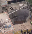 Cratera se abre durante execução de obra da Sabesp  Foto: Reprodução/SPTV/Rede Globo