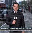 João Netto segundos após a fala politizada do entrevistado: clima tenso para os repórteres que fazem 'ao vivo'  Foto: Reprodução/TV
