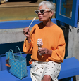 Parecem sapatilhas de dança, mas são os novos tênis da marca japonesa Onitsuka Tiger na cor 'caneta Bic': minimalistas, elegantes e ideais para mulheres 50+. Foto: Reprodução/Instagram, @greceghanem / Purepeople