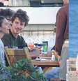 Bruna Marquezine aposta no conforto, mas item de luxo de R$ 1.629 rouba a cena em novo passeio com Shawn Mendes.  Foto: AGNews, Dilson Silva / Purepeople