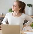 Veja como a posição que você senta no trabalho pode causar dor na coluna  Foto: Shutterstock / Saúde em Dia