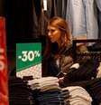 Agência Europeia de Meio Ambiente estima que entre 4% e 9% dos produtos têxteis não vendidos são destruídos todos os anos  Foto: DW / Deutsche Welle