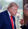 O presidente Donald Trump fala com o primeiro-ministro canadense Mark Carney durante evento do G7  Foto: Getty Images / BBC News Brasil