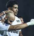 Rony marcou seu segundo gol com a camisa do Santos –  Foto: Divulgação/Santos FC / Jogada10