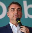 Flávio Bolsonaro não informou o motivo de ter cancelado R$ 1 milhão em notas fiscais Foto: