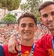 Gavi e Fabián Ruiz visitam cidade natal e são homenageados durante cerimônia de comemoração do título da Copa de 2026.  Foto: Reprodução/ Redes Sociais