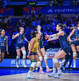Seleção feminina comemora ponto na semifinal da Liga das Nações contra a Itália Foto: Reprodução/CBV
