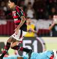  Foto: Erick Pulgar na marcação de Neymar ( Gilvan de Souza/CRF) / Gávea News
