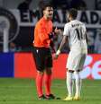 Neymar e o arbitro Fernando Salles do Nascimento  Foto: GUILHERME DIONíZIO/CÓDIGO19/ESTADÃO CONTEÚDO
