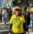 Apoiadora Júlia Costa enfrentou cerca de 12 horas de ônibus para acompanhar convenção que oficializa Caiado como candidato à Presidência  Foto: Isabella Lima/Terra