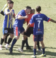 Árbitro é agredido com cabeçada após expulsar jogador durante partida de futebol de várzea em Itapetininga (SP)  Foto: Reprodução/TVItapê/YouTube