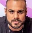 Ao invés de fingir riqueza, como tantos famosos fazem, Marcus Brito abre o jogo sobre as dificuldades de viver da fama de ex-BBB  Foto: Reprodução