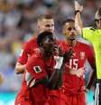 Embolo, da Suíça, recebeu segundo amarelo e foi expulso diante da Argentina após análise do VAR - Foto: David Ramos/Getty Images / Jogada10
