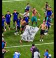 AFA responderá pelo caso envolvendo a faixa com dizeres sobre as Malvinas após jogo contra a Inglaterra - Foto: Reprodução de vídeo / Jogada10